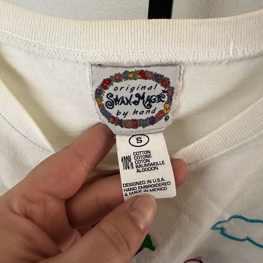 Swan magic size small cotton hand embroidered vintage shirt - Picture 3 of 4